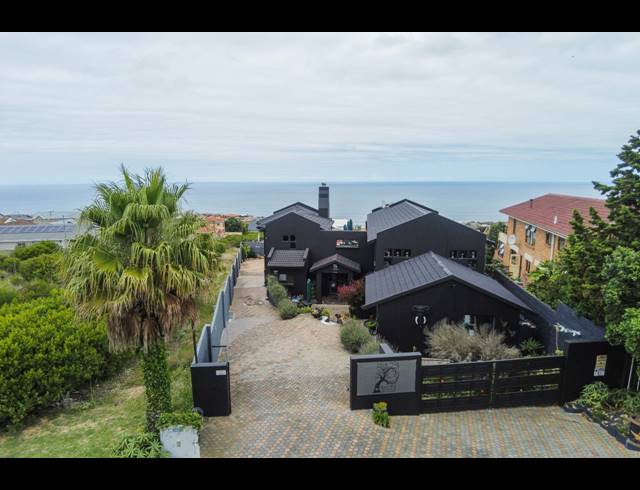 10 BEDROOM FREEHOLD FOR SALE IN DANA BAY